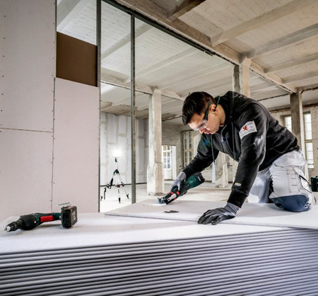 Multinarzędzie METABO MT 18 LTX w walizce PVC, z ładowarką ASC 30-36 V + 2 akumulatory Li-Ion 18 V / 5,2 Ah + zestaw osprzętu